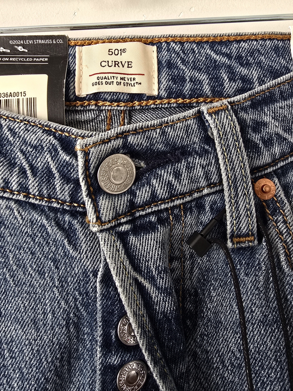 Levi’s 501 Curve Straight Jeans 26 Mid Wash Distressed Premium NWT - Picture 7 of 8